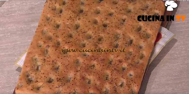 È sempre mezzogiorno | Focaccia rustica ricetta Fulvio Marino