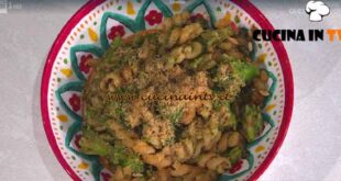 È sempre mezzogiorno | Fusilli con sparaceddi assassunati ricetta Giusina Battaglia