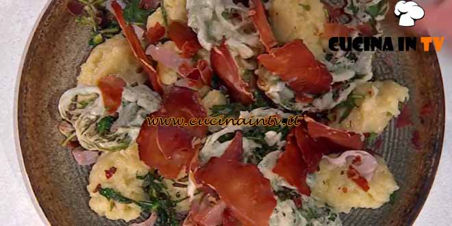 È sempre mezzogiorno | Gnocchi di patate con tarassaco e speck ricetta Cristian Bertol