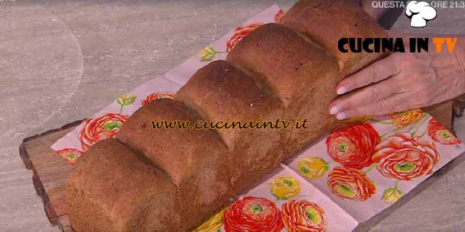 È sempre mezzogiorno | Pane integrale alle noci ricetta Fulvio Marino