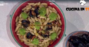 È sempre mezzogiorno | Cavatelli cozze e cucuzze ricetta Antonella Ricci