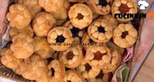 È sempre mezzogiorno | Crostatine da pic nic ricetta Natalia Cattelani