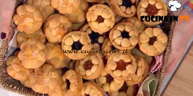 È sempre mezzogiorno | Crostatine da pic nic ricetta Natalia Cattelani