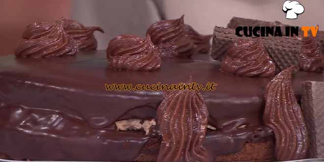 È sempre mezzogiorno | Dolce wafer alla nocciola ricetta Daniele Persegani