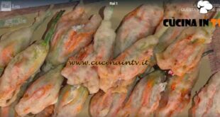È sempre mezzogiorno | Fiori di zucca in pastella ricetta Filippo Billi