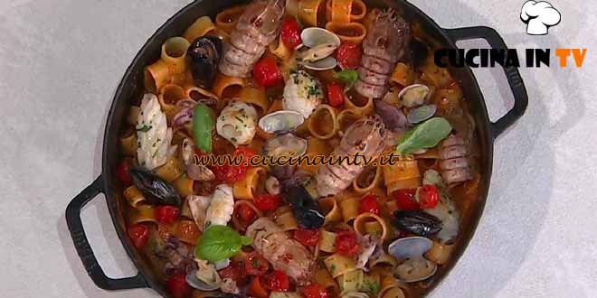 È sempre mezzogiorno | Gran calamarata ai frutti di mare ricetta David Fiordigiglio