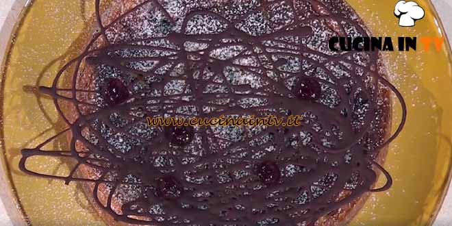 È sempre mezzogiorno | Migliaccio variegato al cioccolato e amarene ricetta Antonio Paolino