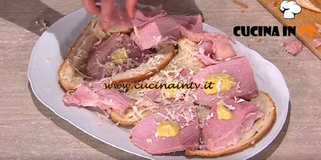 È sempre mezzogiorno | Prosciutto in crosta di pane ricetta Fulvio Marino e Fabrizio Nonis