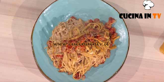 È sempre mezzogiorno | Tagliolini alle mandorle e pomodorini confit ricetta Daniele Persegani