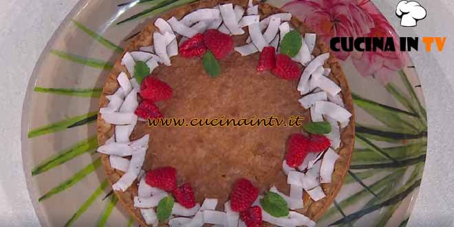 È sempre mezzogiorno | Torta cocco e lamponi ricetta Natalia Cattelani