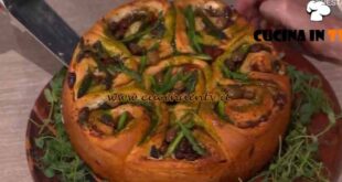 È sempre mezzogiorno | Torta di rose vegetariana ricetta Francesca Marsetti