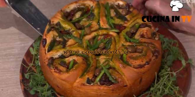 È sempre mezzogiorno | Torta di rose vegetariana ricetta Francesca Marsetti