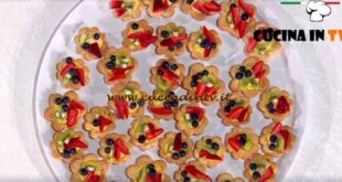È sempre mezzogiorno | Tartellette alla frutta ricetta Natalia Cattelani