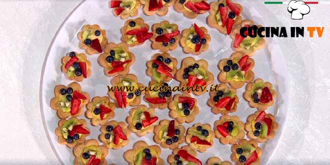 È sempre mezzogiorno | Tartellette alla frutta ricetta Natalia Cattelani