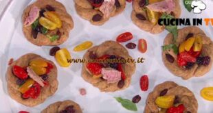 È sempre mezzogiorno | Caponata e taralli napoletani ricetta Antonio Paolino