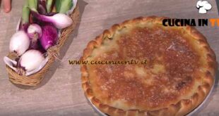 È sempre mezzogiorno | Focaccia pugliese alle cipolle ricetta Fulvio Marino