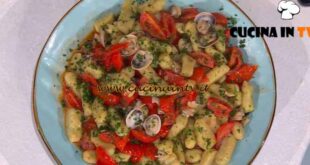 È sempre mezzogiorno | Gnocchi di patate con salsa alle vongole ricetta zia Cri
