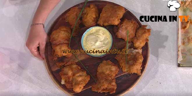 È sempre mezzogiorno | Pollo fritto con salsa Caesar ricetta Andrea Mainardi