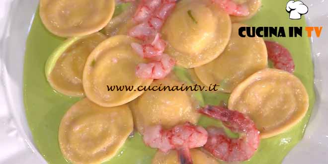 È sempre mezzogiorno | Ravioli di burrata con gamberi e piselli ricetta Michele Farru