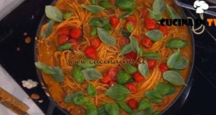 È sempre mezzogiorno | Spaghettata allo Scarpariello ricetta David Fiordigiglio