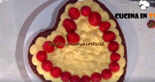 È sempre mezzogiorno | Torta cuore di mamma ricetta Chloe Facchini