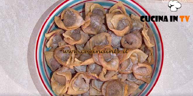 È sempre mezzogiorno | Tortelli fritti alle ciliegie ricetta Alessandra Spisni