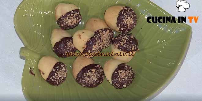 È sempre mezzogiorno | Biscotti nocciolina al cacao e nocciole ricetta Barbara De Nigris