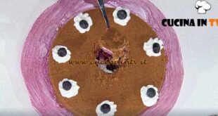 È sempre mezzogiorno | Cheesecake rovesciata ai mirtilli ricetta Daniele Persegani