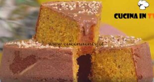 È sempre mezzogiorno | Ciambellone carote e nocciole ricetta Sonia Peronaci