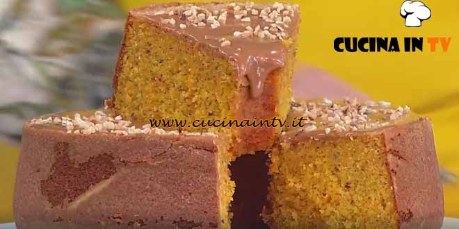 È sempre mezzogiorno | Ciambellone carote e nocciole ricetta Sonia Peronaci