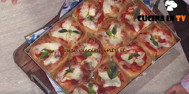 È sempre mezzogiorno | Margherita soffice in teglia ricetta Fulvio Marino