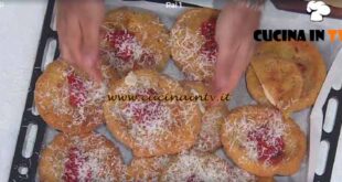 È sempre mezzogiorno | Parmigiana sandwich ricetta gemelli Billi