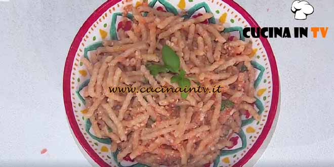 È sempre mezzogiorno | Busiate al pesto trapanese ricetta Federico Fusca