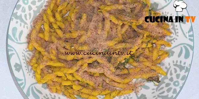 È sempre mezzogiorno | Busiate sarde e zafferano ricetta Vittorio Vaccaro