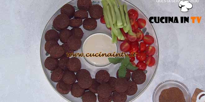 È sempre mezzogiorno | Falafel con salsa tarator ricetta Maradona Youssef
