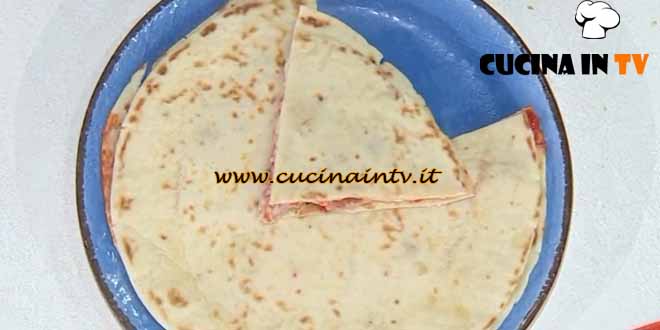 È sempre mezzogiorno | Piadipizza in padella ricetta Daniele Persegani