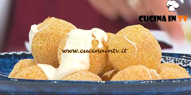È sempre mezzogiorno | Polpette croccanti patate e taleggio ricetta Roberta Lamberti
