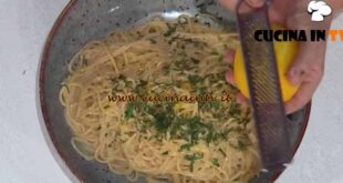 È sempre mezzogiorno | Spaghetti cacio e ova ricetta Barbara Agosti