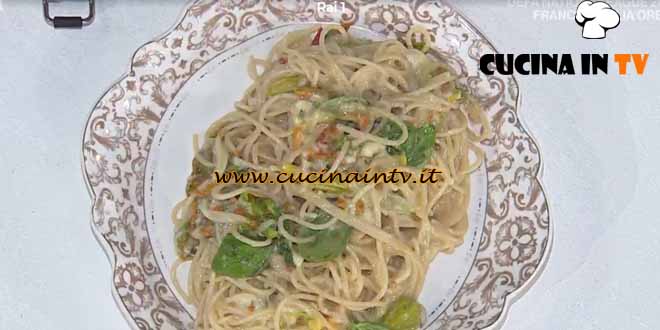 È sempre mezzogiorno | Spaghettoni cremosi ai fiori di zucca ricetta Federico Polizzi