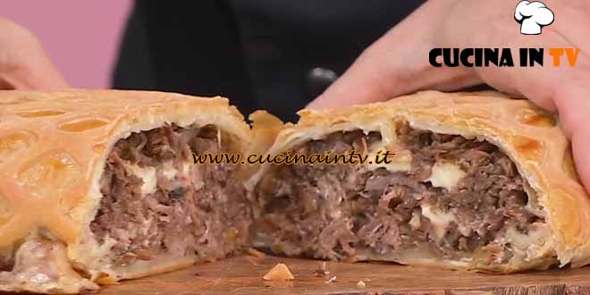 È sempre mezzogiorno | Strudel di costine verze e taleggio ricetta Andrea Mainardi