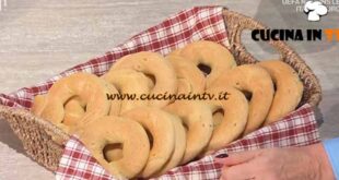 È sempre mezzogiorno | Taralli di pane ricetta Fulvio Marino