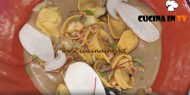 È sempre mezzogiorno | Tortelloni di patate ai funghi ricetta Fabio Potenzano